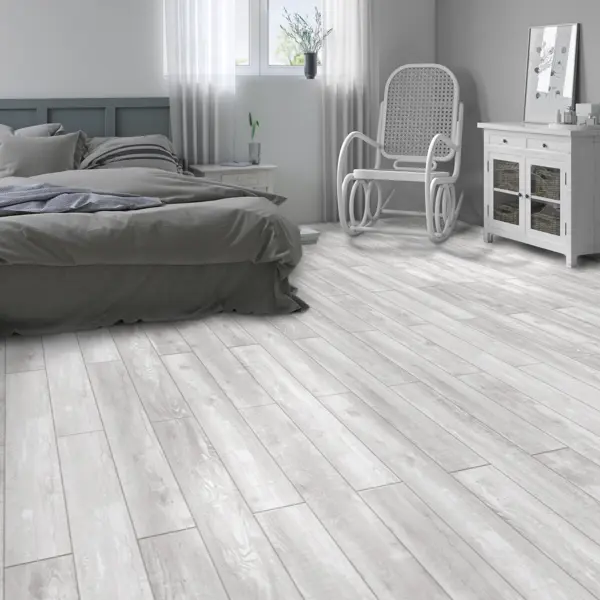 Ламинат "Сосна Битон" 33 класс толщина 8 мм с фаской 2.22 м²